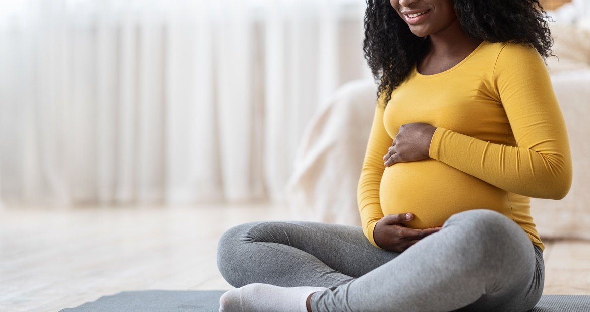 Cuidados com a pele na gravidez: dermatologista explica como montar sua rotina